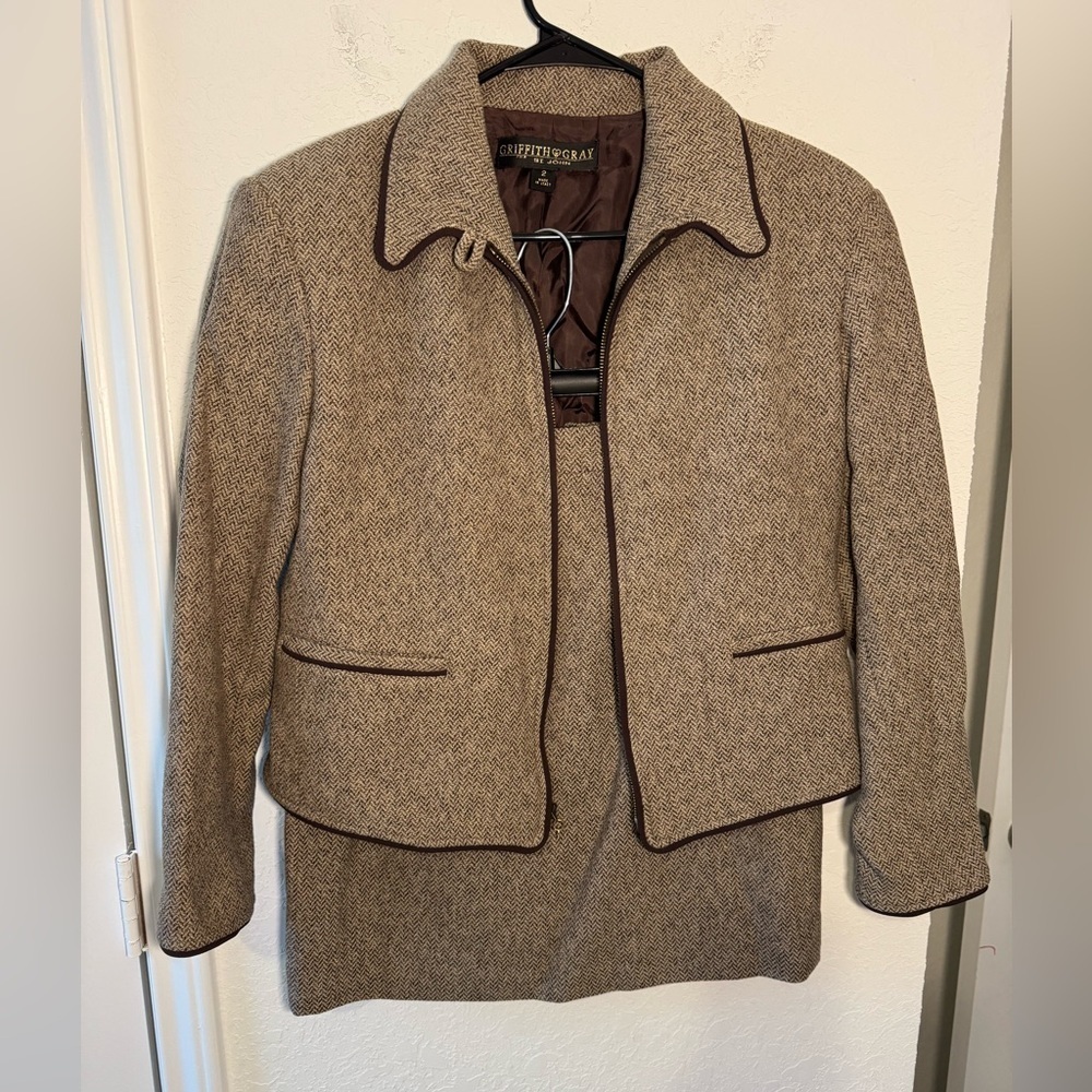 St John Griffith Gray Wool 2 Piece Skirt Suit Womens 2 Made In Italy Herringbone